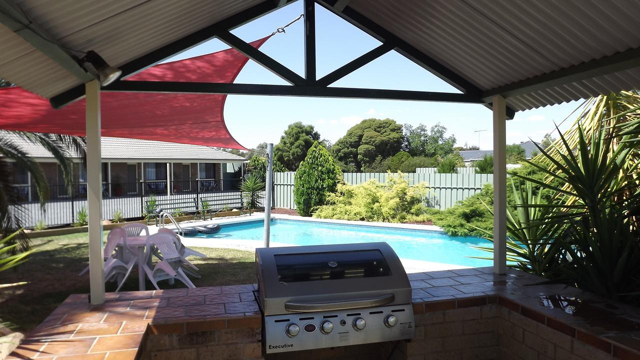 Culcairn Motor Inn מראה חיצוני תמונה