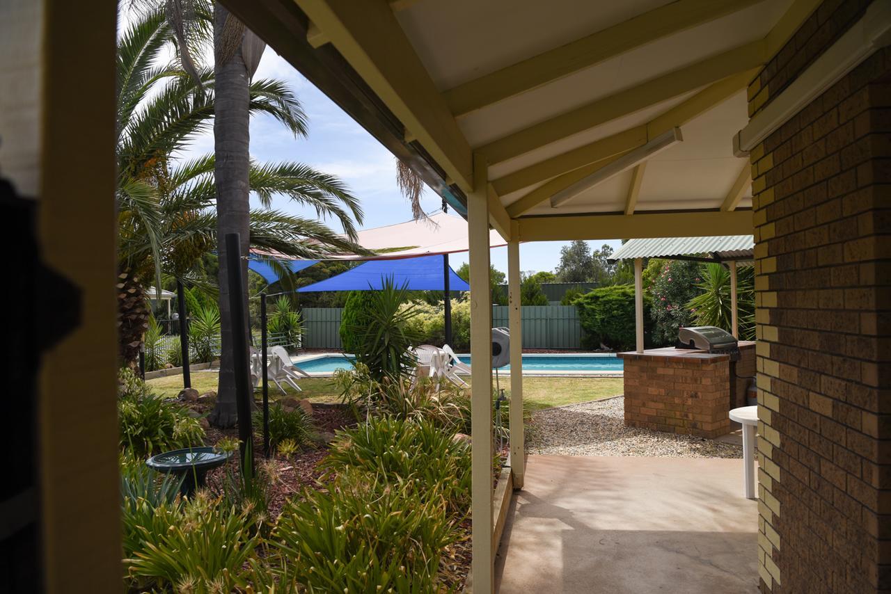 Culcairn Motor Inn מראה חיצוני תמונה