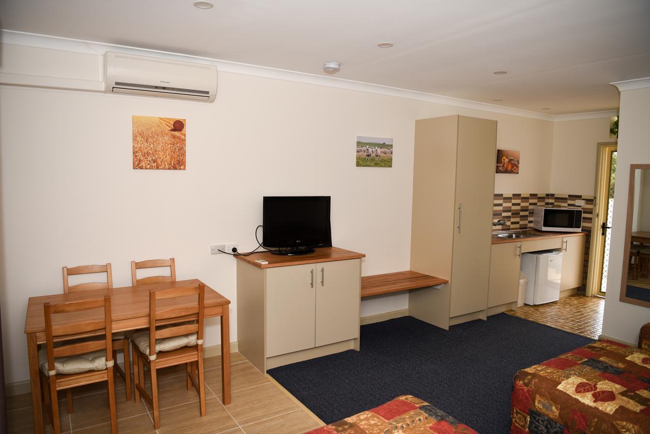 Culcairn Motor Inn מראה חיצוני תמונה