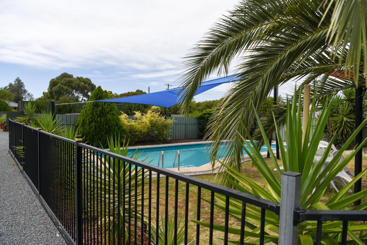 Culcairn Motor Inn מראה חיצוני תמונה